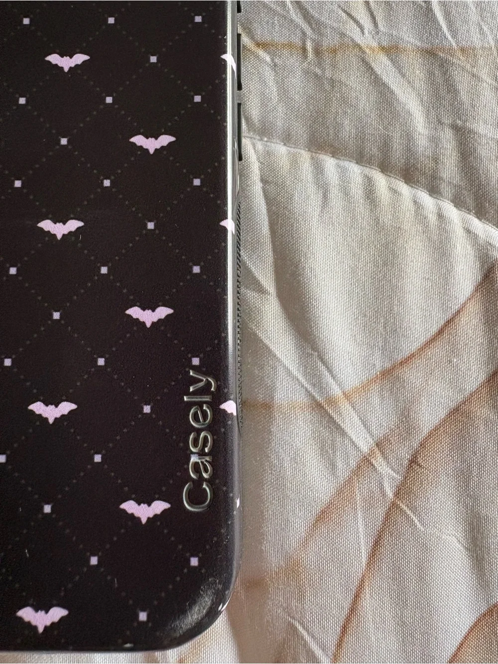 Casely Black & Pink Bat Pattern iphone 16 Phone Case